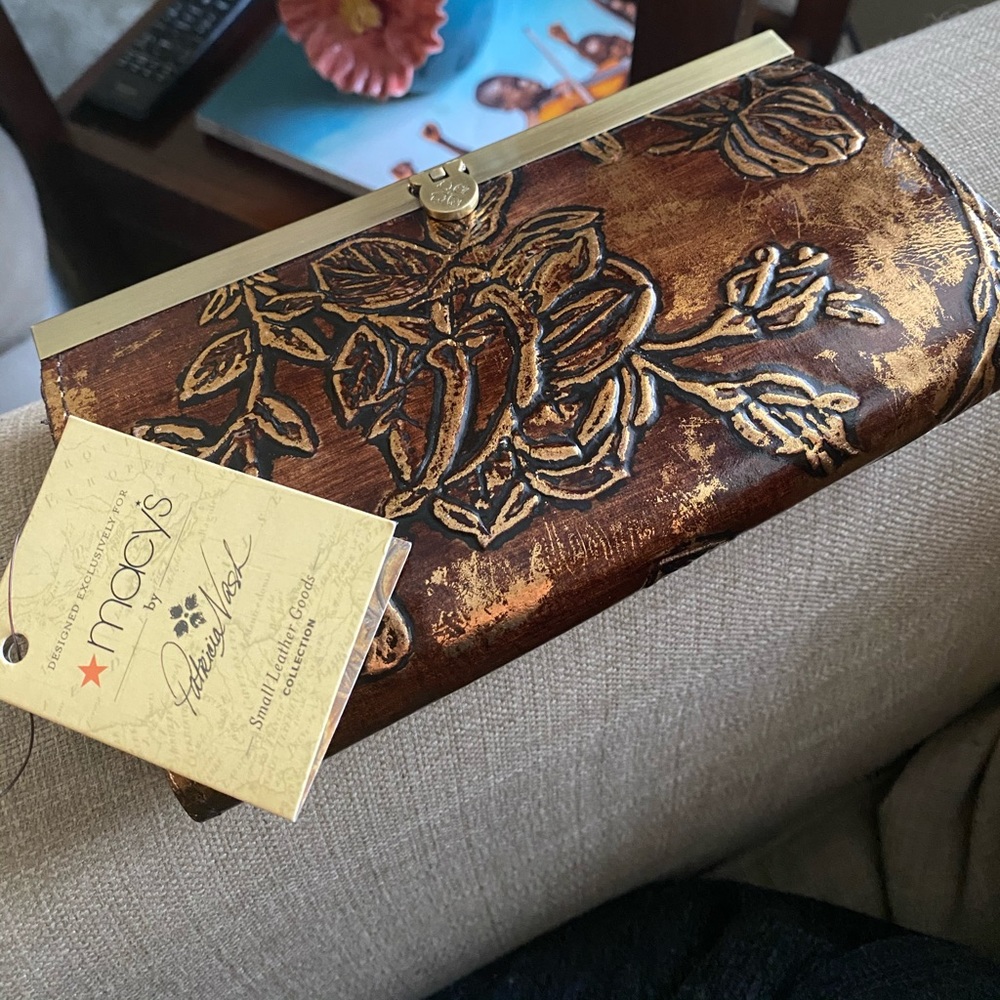 Patricia Nash rare ‘Bark Leaves’ wallet/clutch ♥️